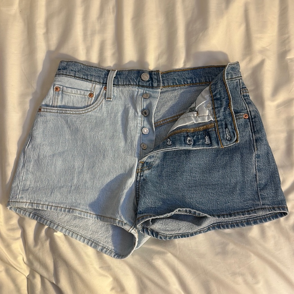levi jean shorts size 29